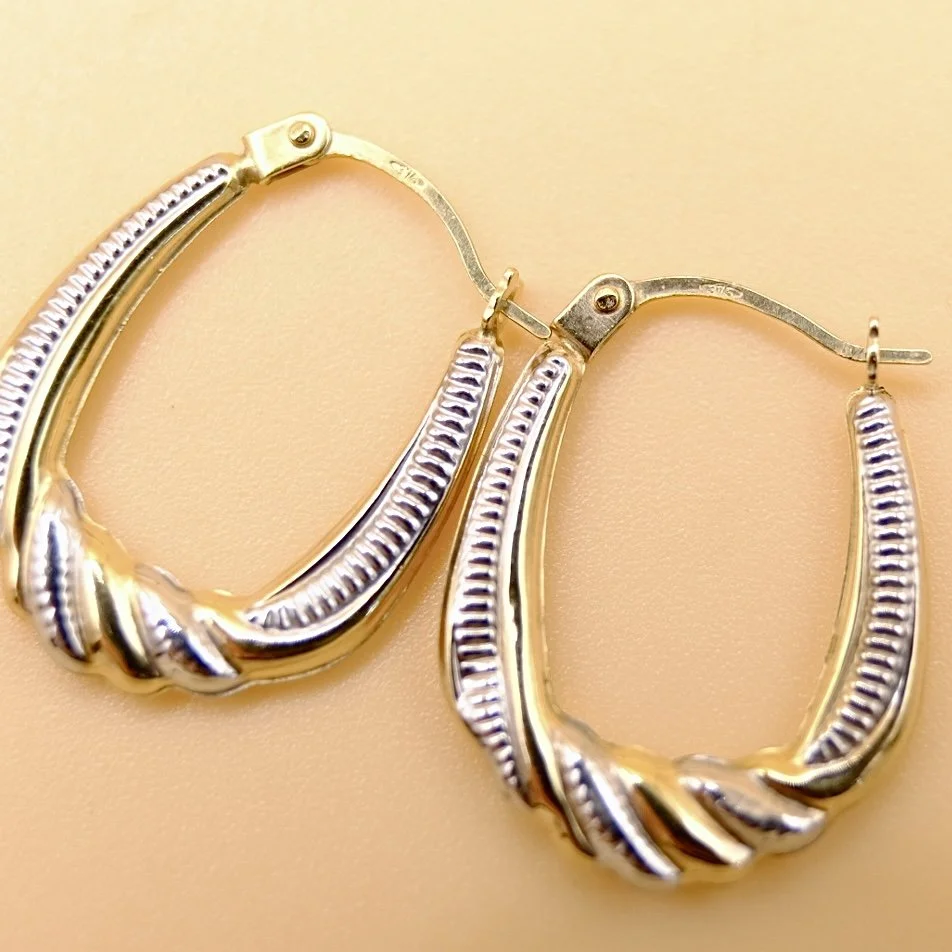 BVL1100-gold-hoops-close.jpg