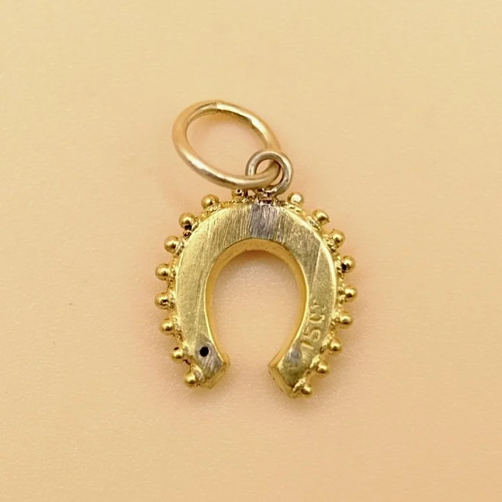 BVL1039-pearl-horseshoe-back.jpg