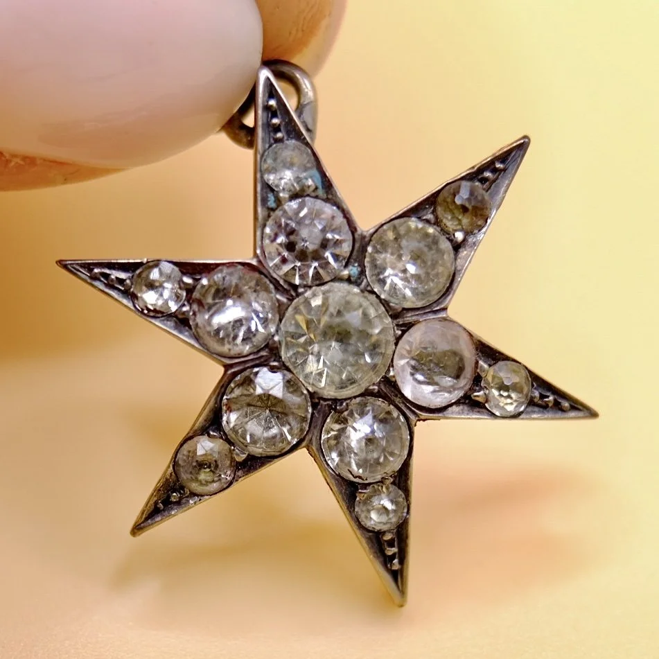 BVL1004-paste-star-pendant-held.jpg