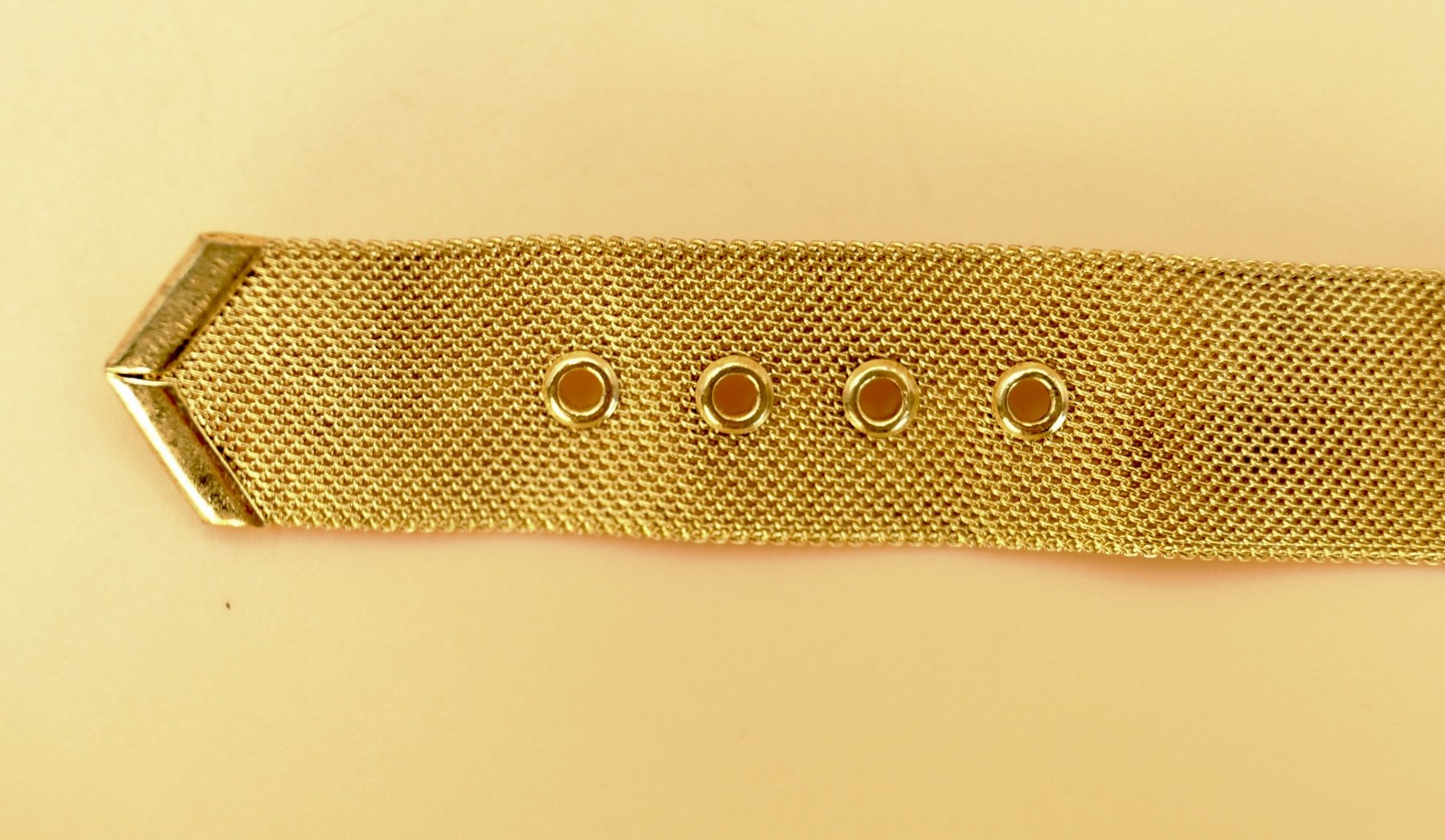 BVL1236-gold-tone-buckle-bracelet-detail.jpg