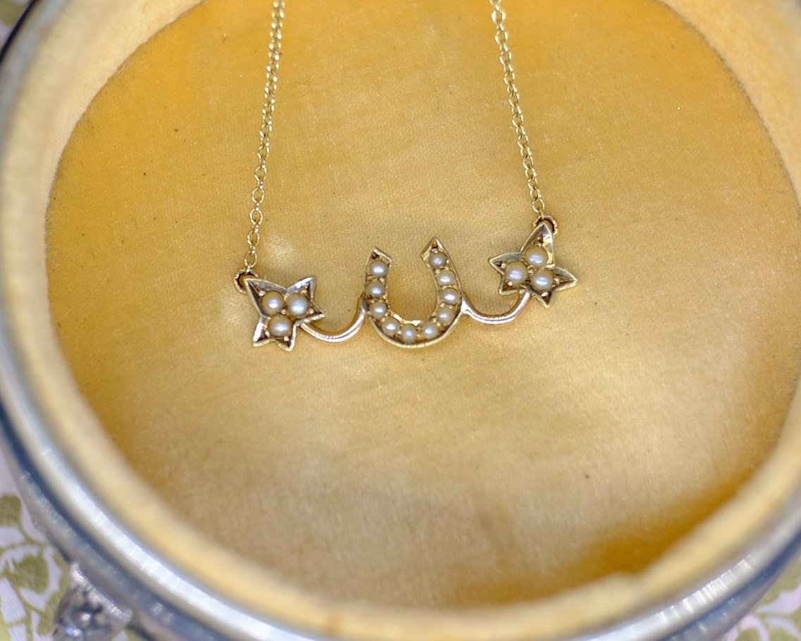 CC14+pearl+horseshoe+ivy+box.jpg