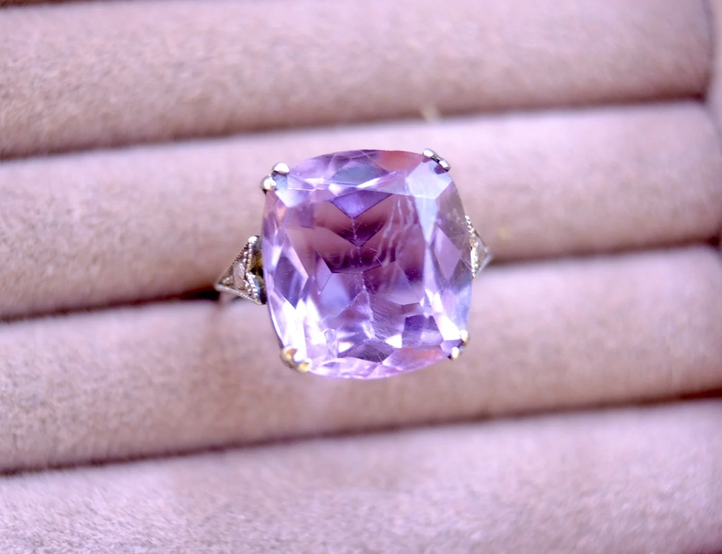 BVL931-purple-paste-ring-box.jpg