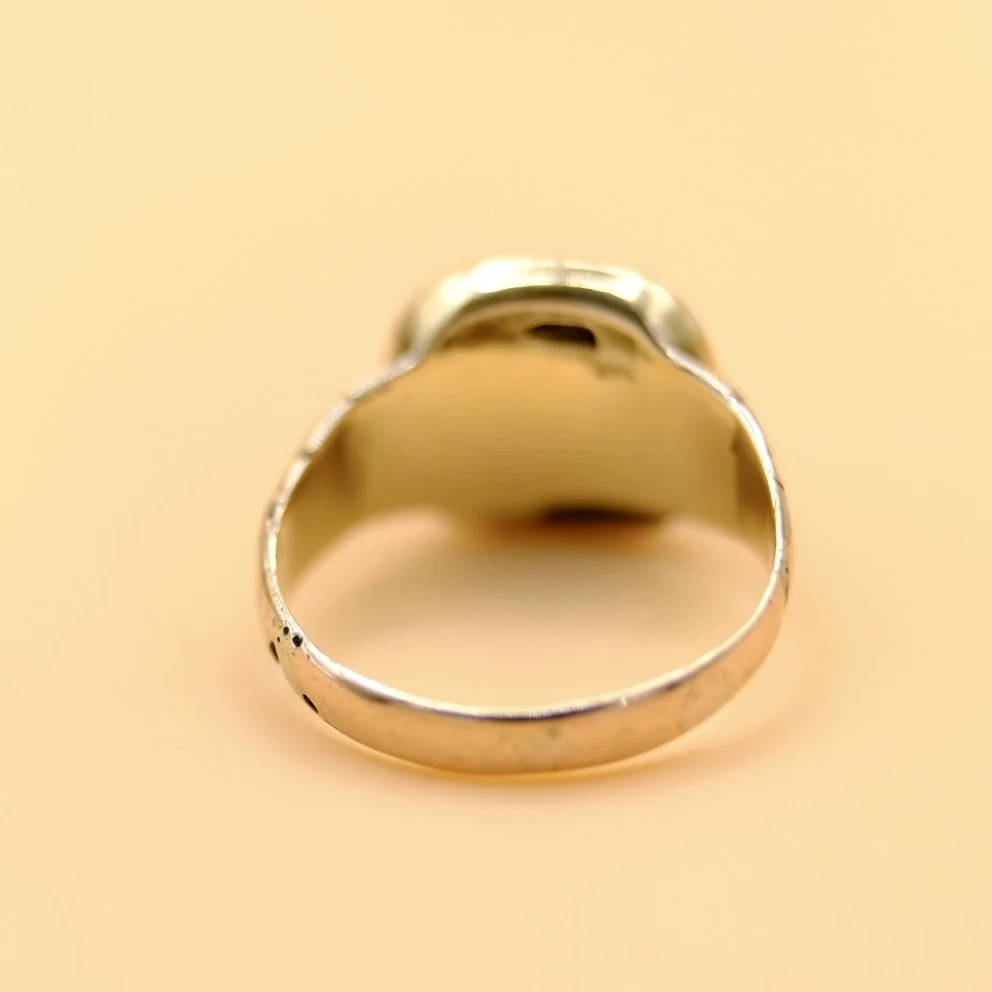 BVL1212-garnet-cabochon-ring-back.jpg