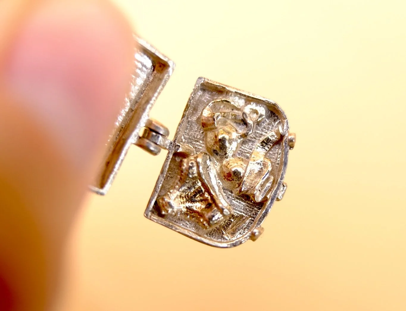 BVL1227-silver-suitcase-locket-inside.jpg