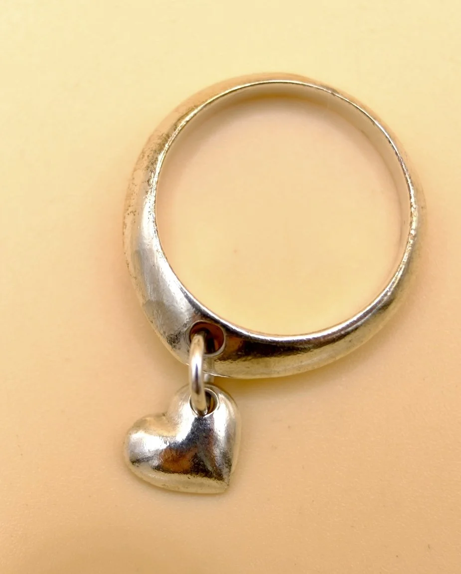 BVL1253-silver-heart-ring-close.jpg