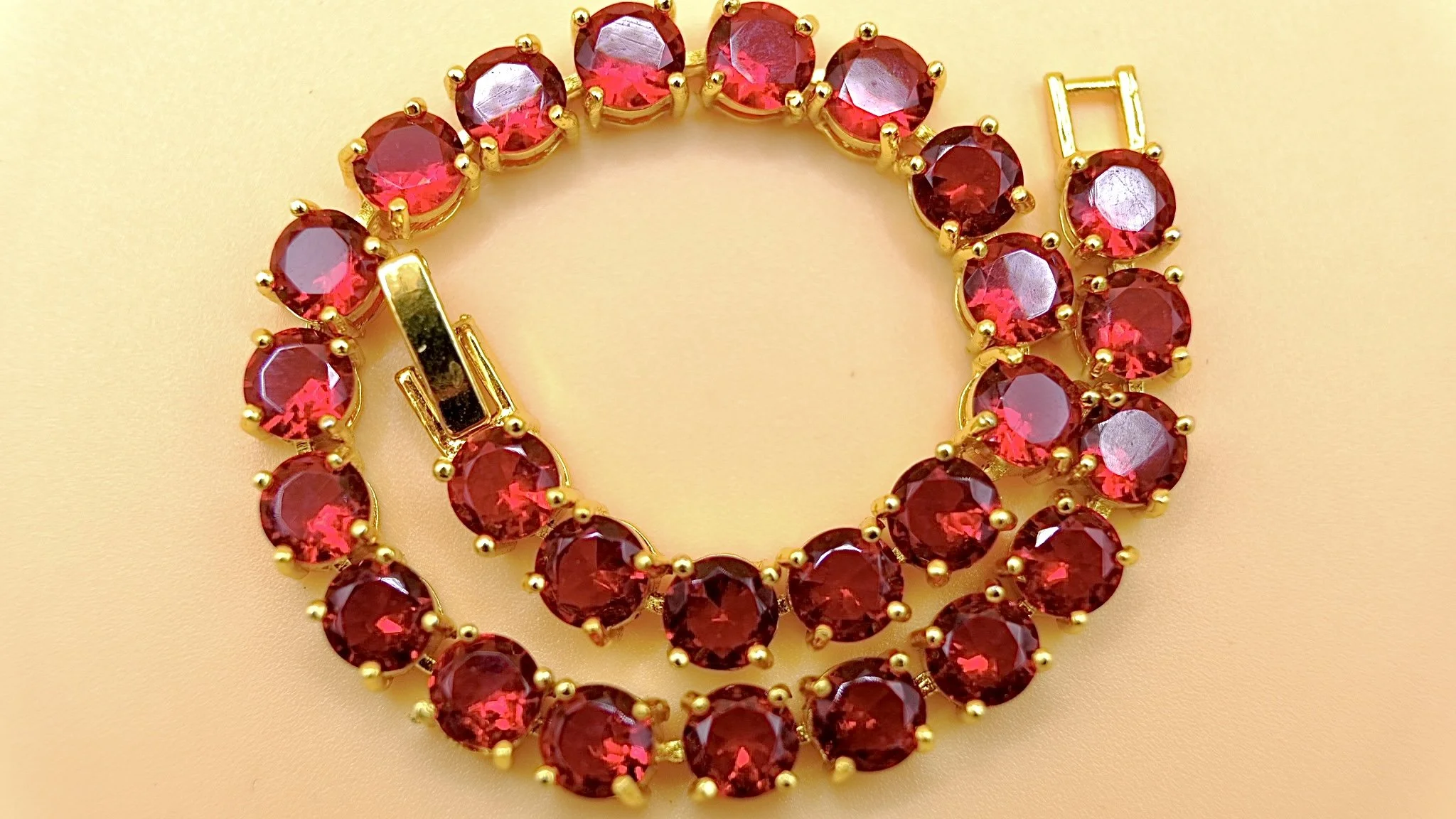BVL867-red-paste-bracelet.jpg