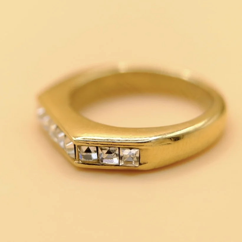 BVL1206-paste-half-eternity-ring-side.jpg