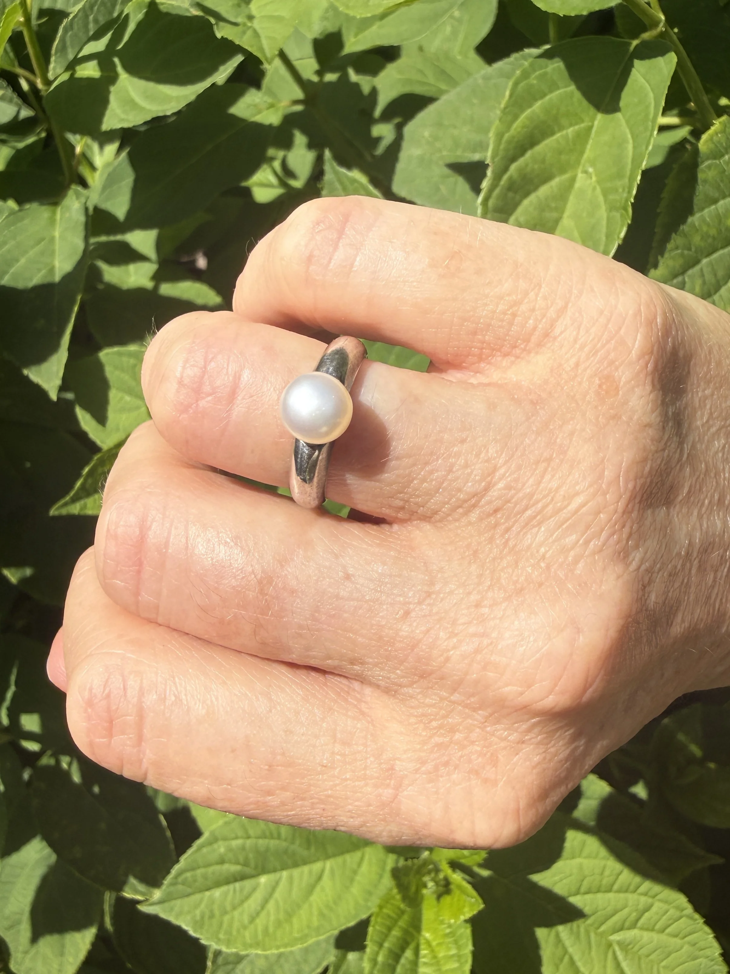 BVL1205-silver-pearl-ring-worn.jpg