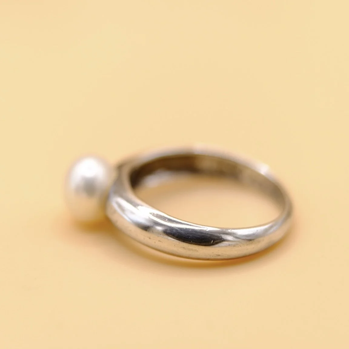 BVL1205-silver-pearl-ring-side.jpg