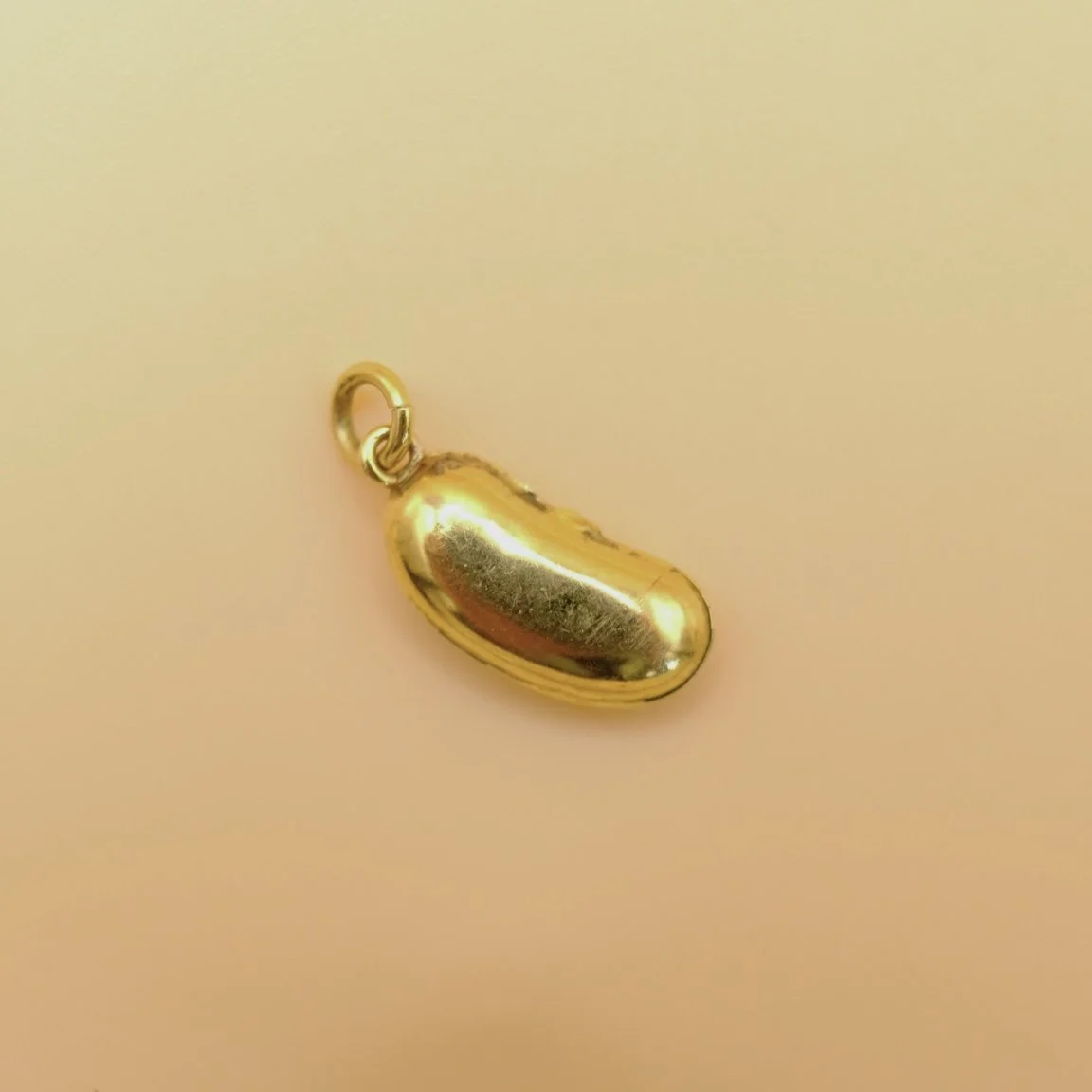 BVL1157-gold-bean-pendant.jpg