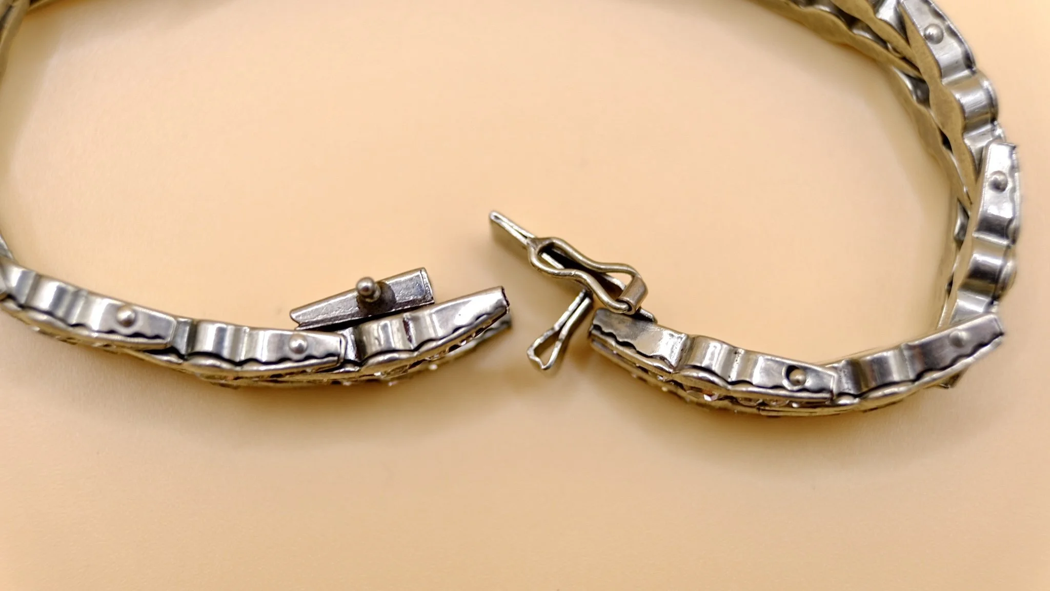 BVL926-Esha-Randel-paste-bracelet-clasp.jpg