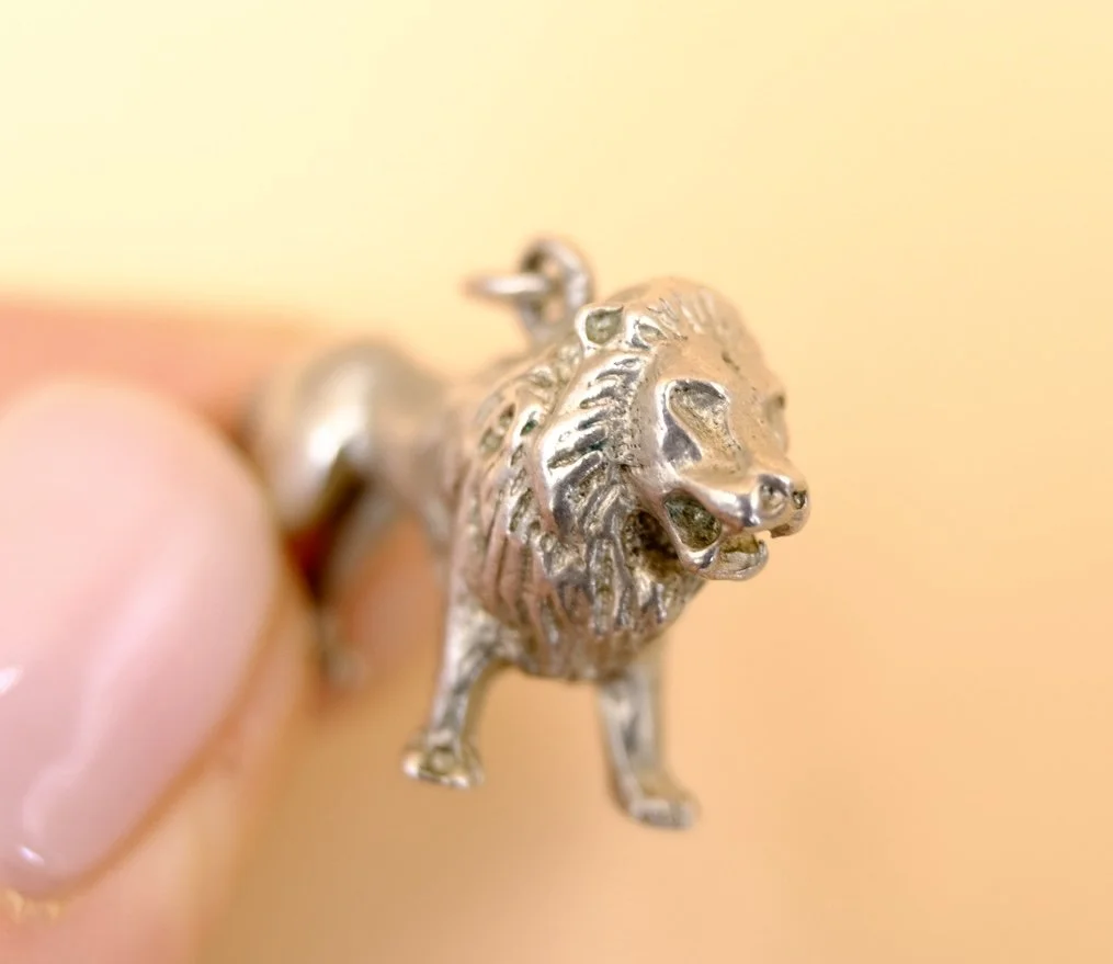BVL1132-silver-lion-pendant-held.jpg
