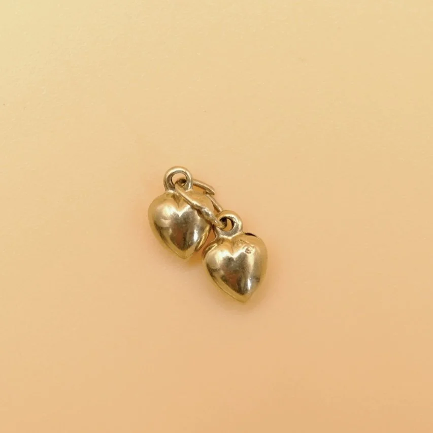 BVL1140-tiny-gold-hearts-charm-back.jpg