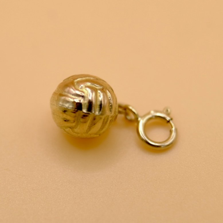 BVL1028-9ct-football-charm-clasp.jpg