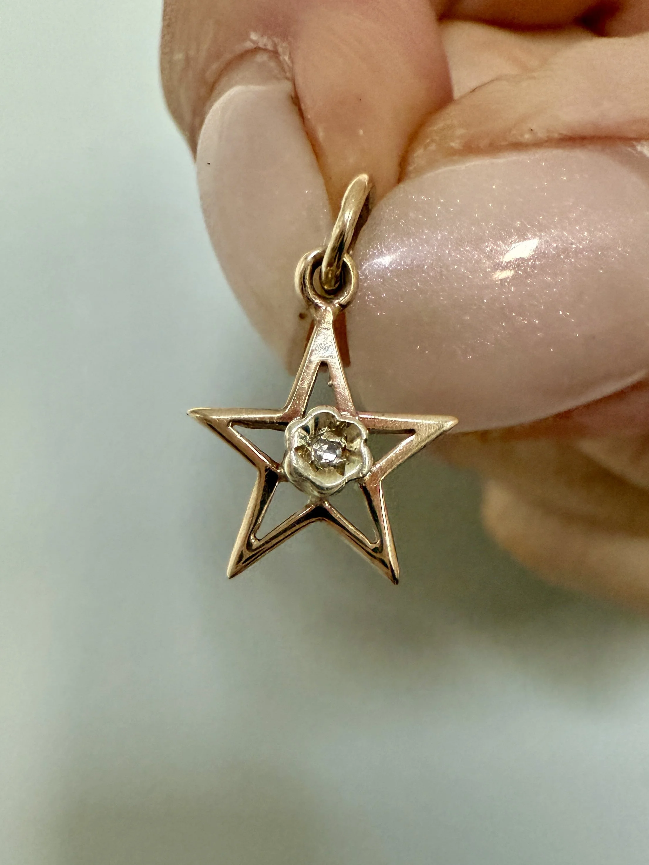 BVL1034-diamond-star-held2.jpg