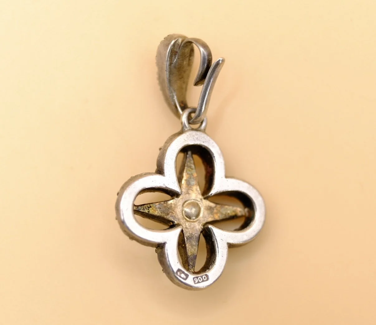BVL1131-pearl-paste-pendant-back.jpg