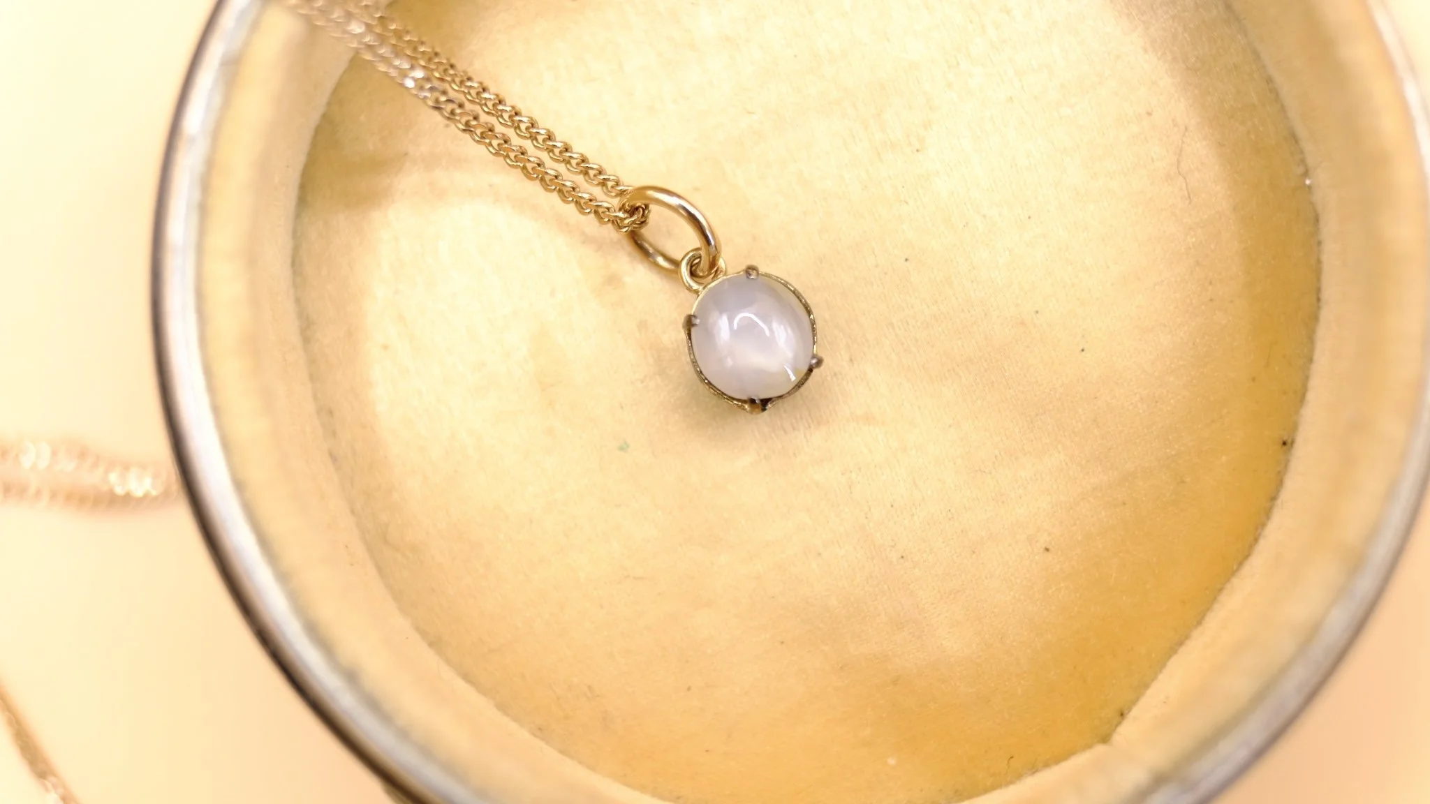 Vintage white star sapphire pendant and chain