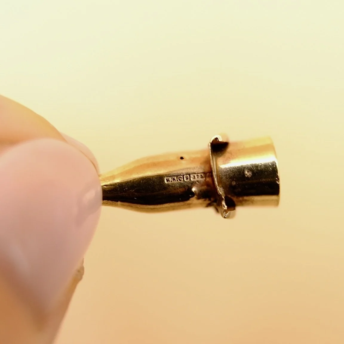 BVL1094-9ct-champagne-top-hat-charm-marks.jpg