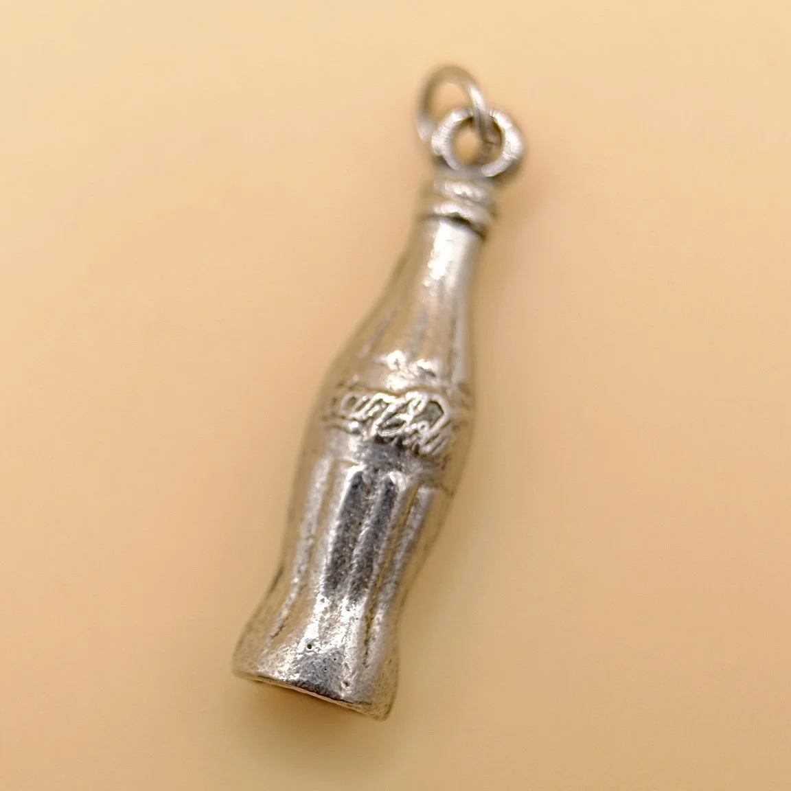 BVL1017-silver-cola-bottle-pendant.jpg