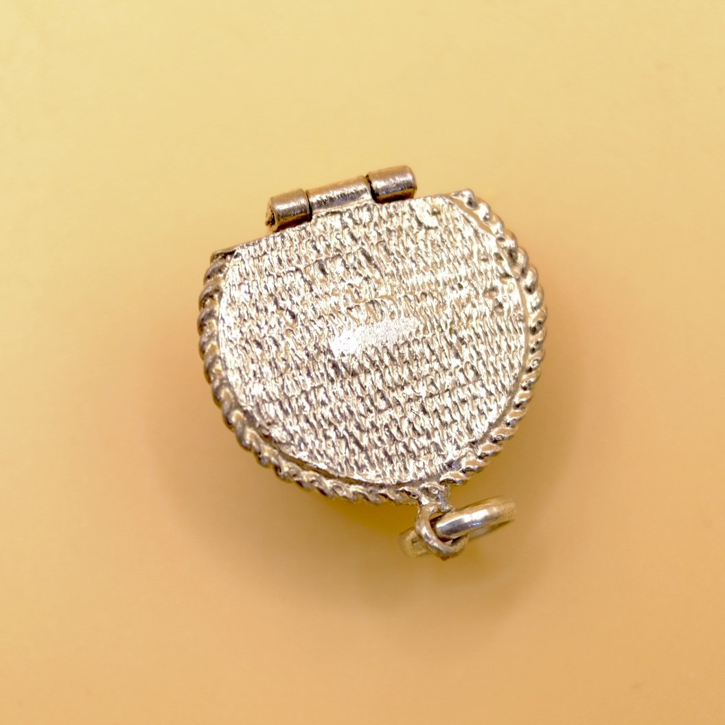 BVL1064-silver-dice-holder-back.jpg