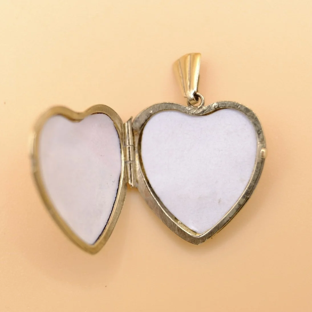 BVL1118-engraved-heart-locket-open.jpg