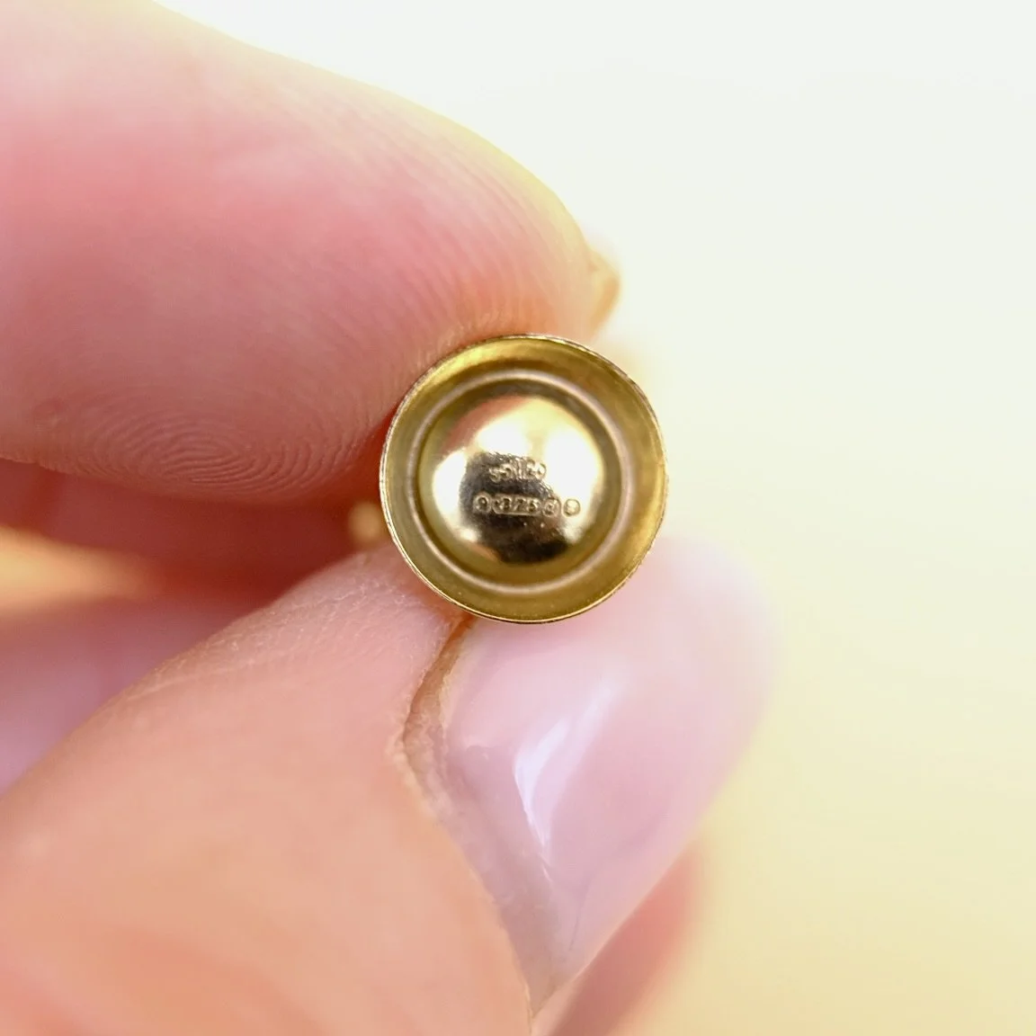 BVL1105-9ct-globe-charm-marks.jpg