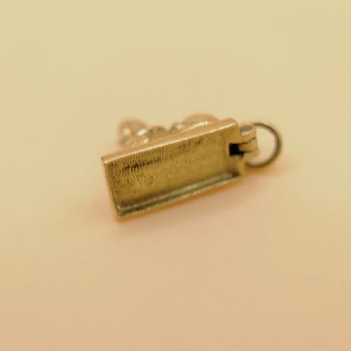BVL1134-gold-sphinx-charm-bottom.jpg