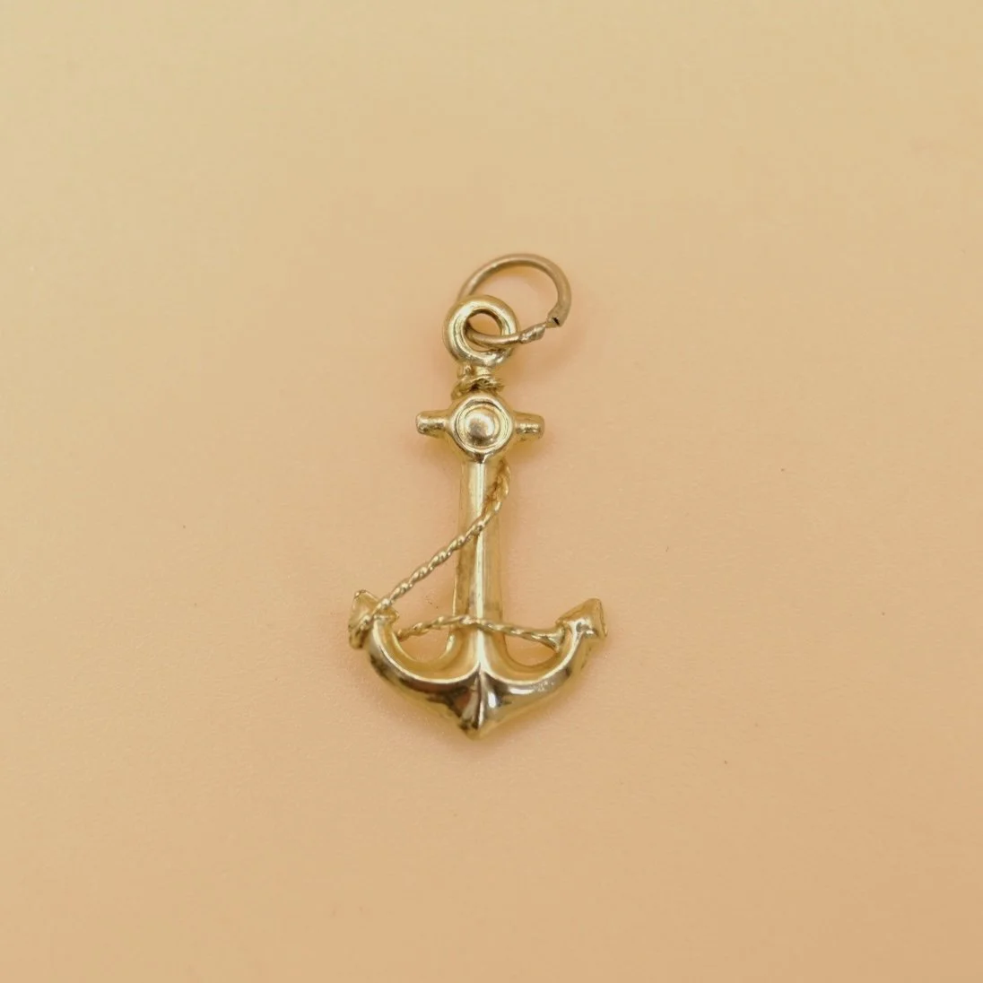 BVL997-gold-anchor-pendant.jpg