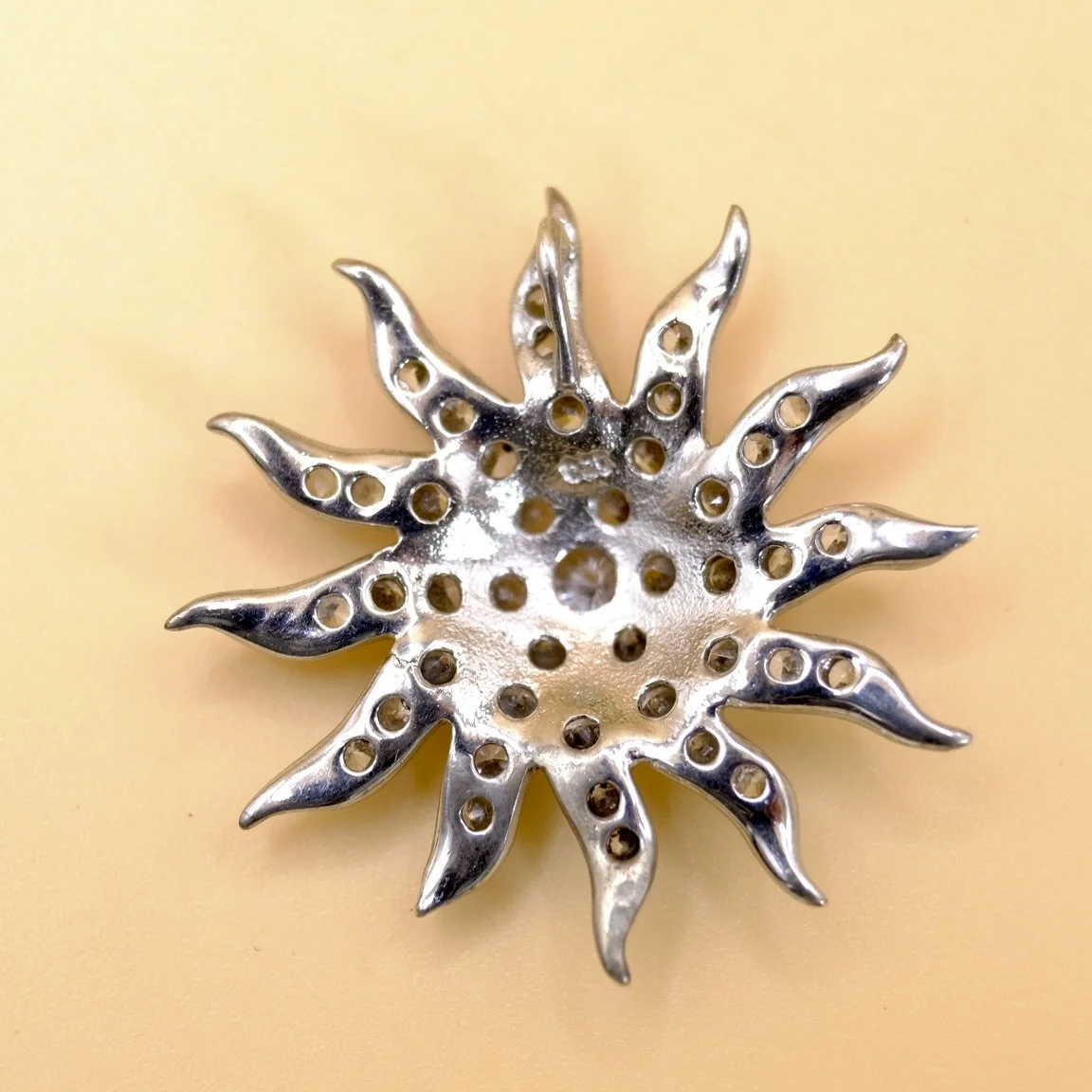 BVL1190-paste-starburst-pendant-back2.jpg