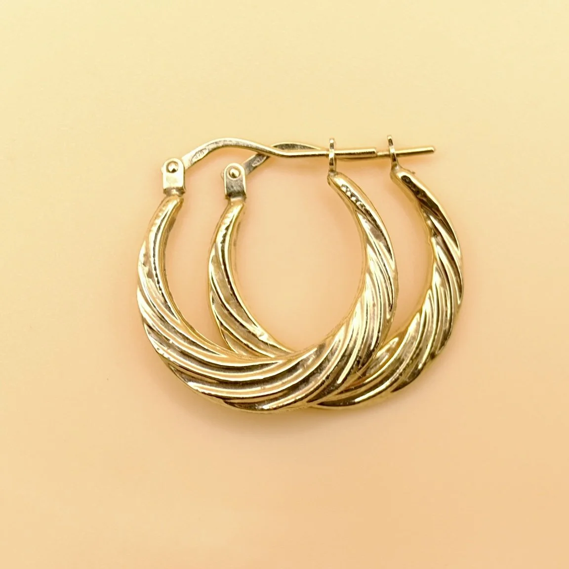 BVL1067 gold hoops-back.jpg