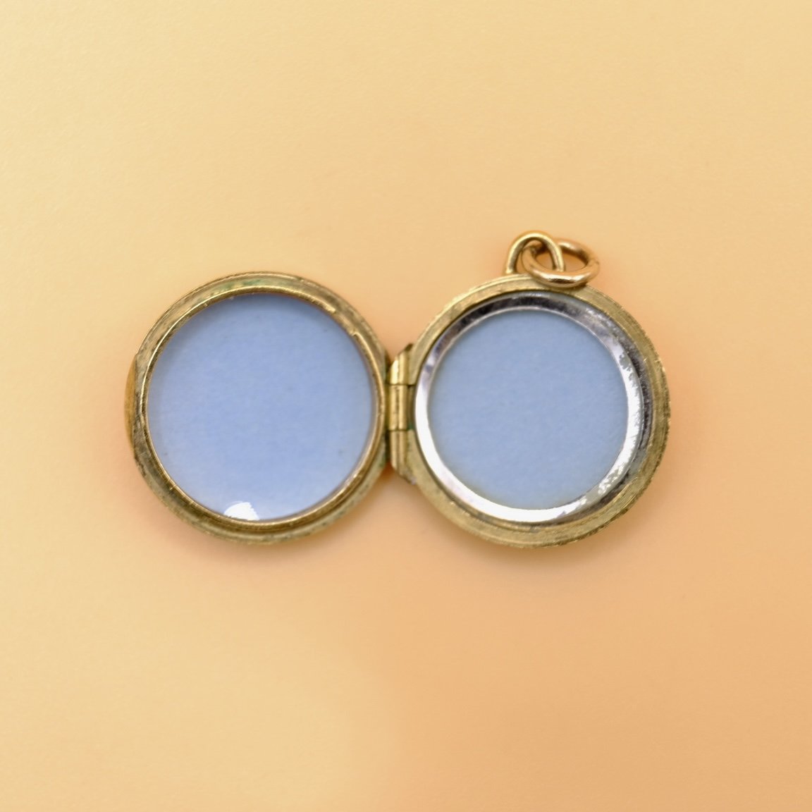 BVL1119-round-engraved-locket-open.jpg