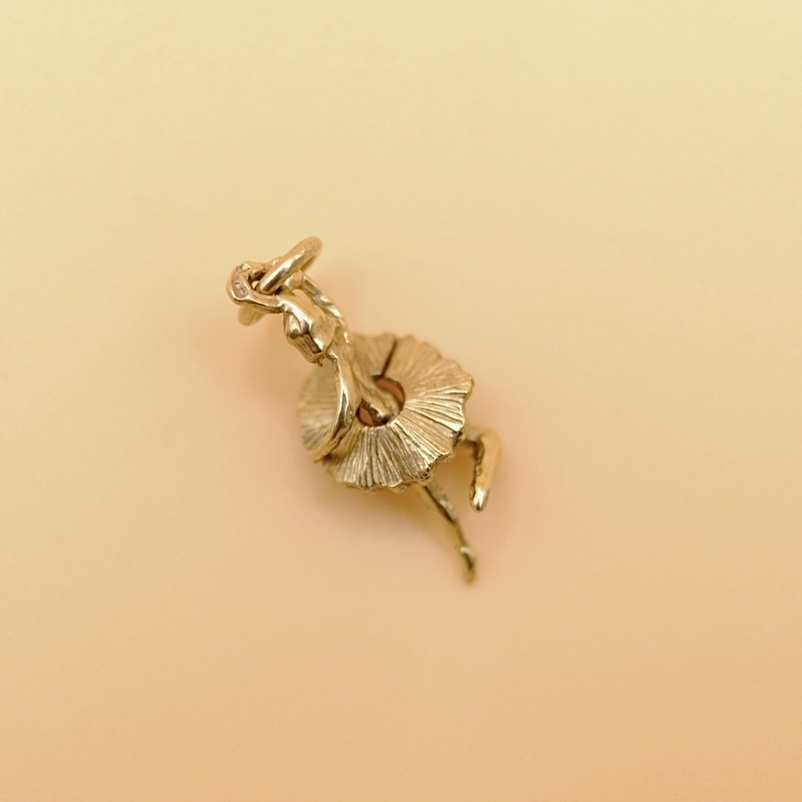 BVL1061-9ct-ballerina-charm-back.jpg
