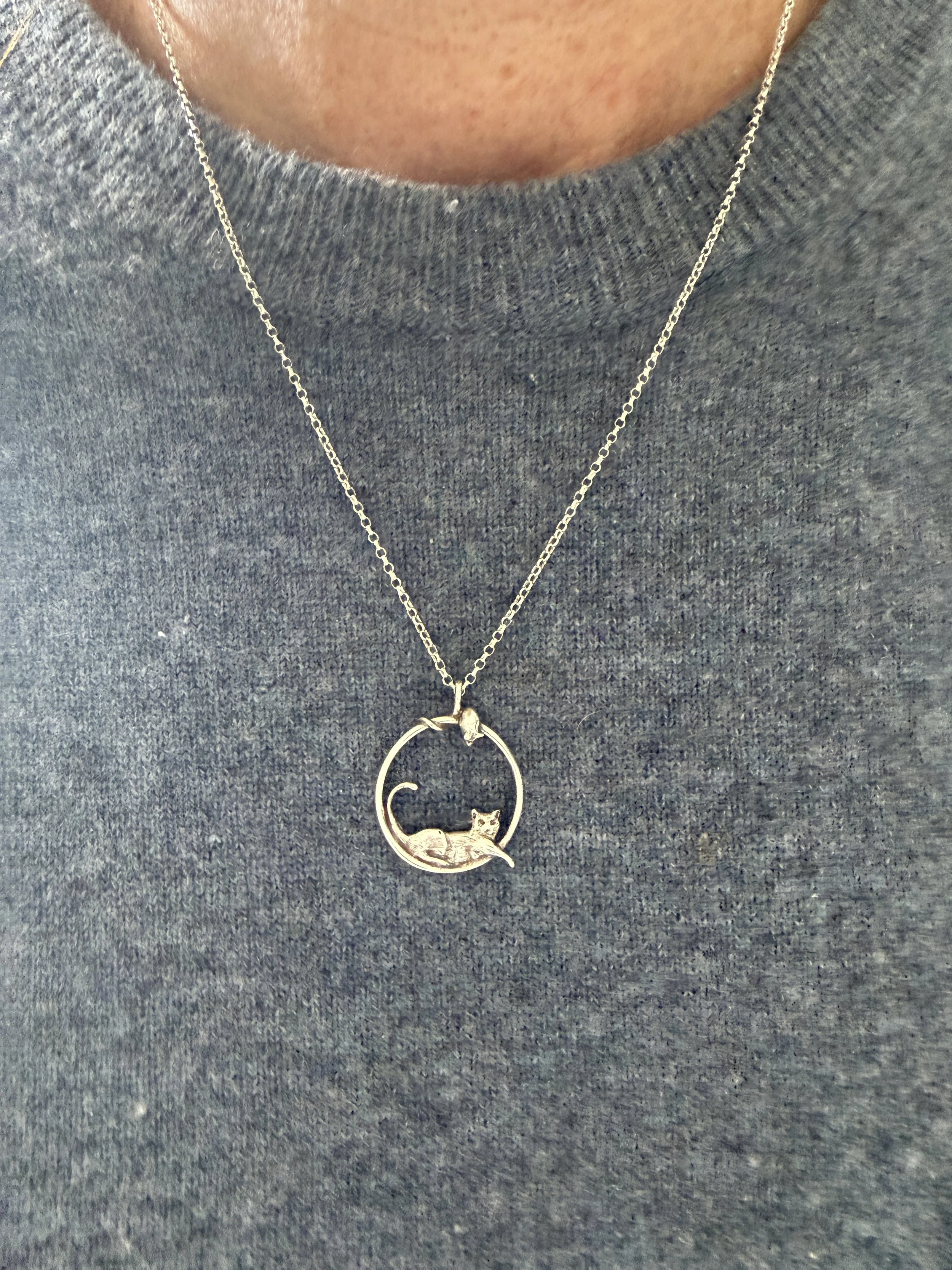 BVL1139-silver-cat-and-mouse-pendant-worn.JPG
