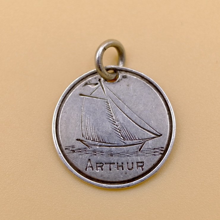 BVL1025-silver-Arthur-coin.jpg