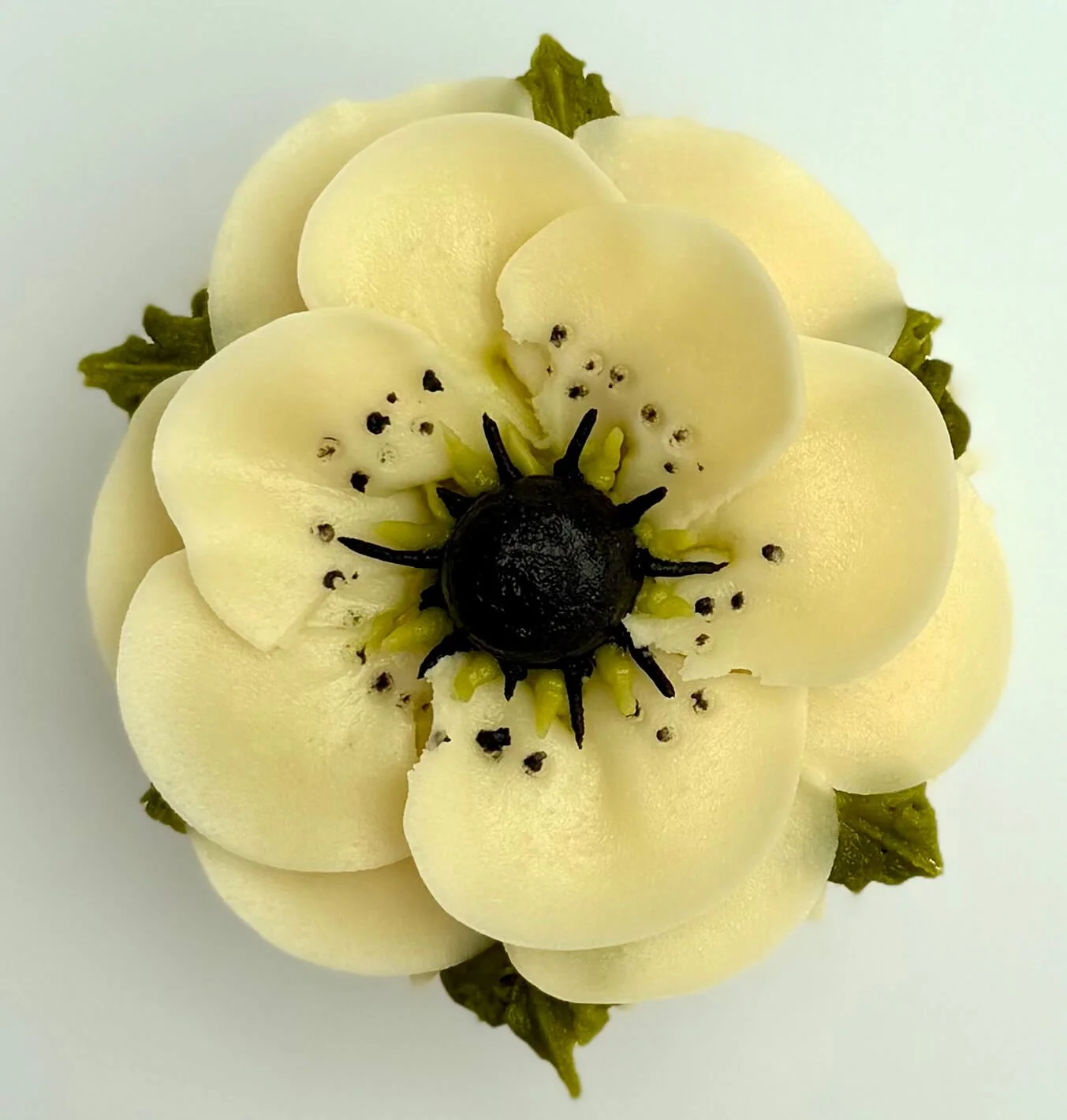 White Galilee Anemone cupcake