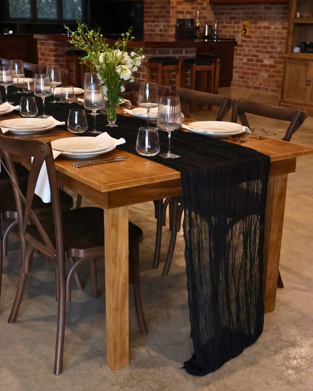 This corporate lunch was taken to the next level with our new timber dining table, featuring a beautiful natural grain and timber legs. Its elegance speaks for itself, no linen required! Available for hire. 

~featuring our rippled glassware, porcela