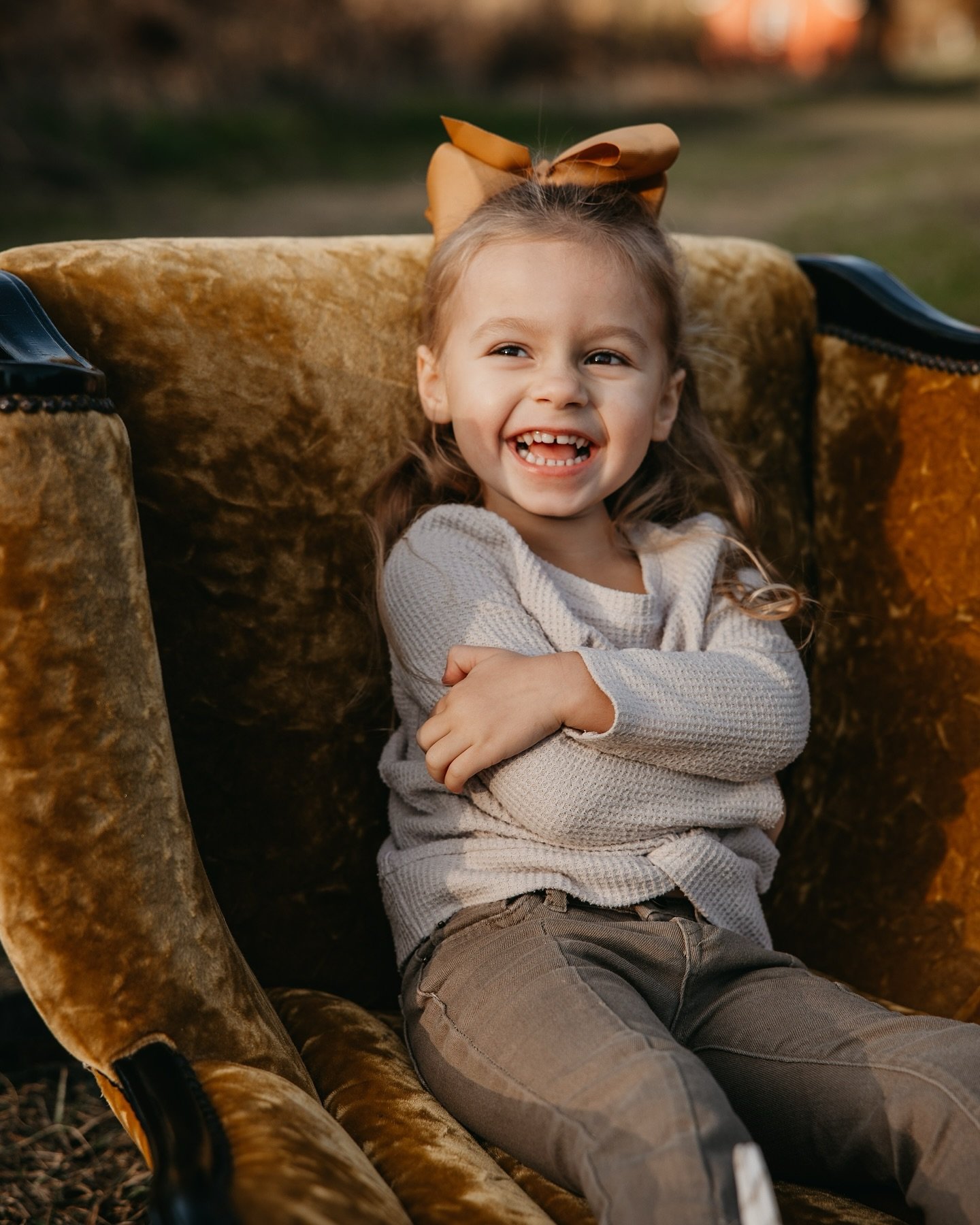 Mommy and Me birthday session🌾💛✨
&bull;
&bull;
&bull;
#ohio #mommyandme #photographer #ohiophotographer #neohiophotographer #familyphotographer