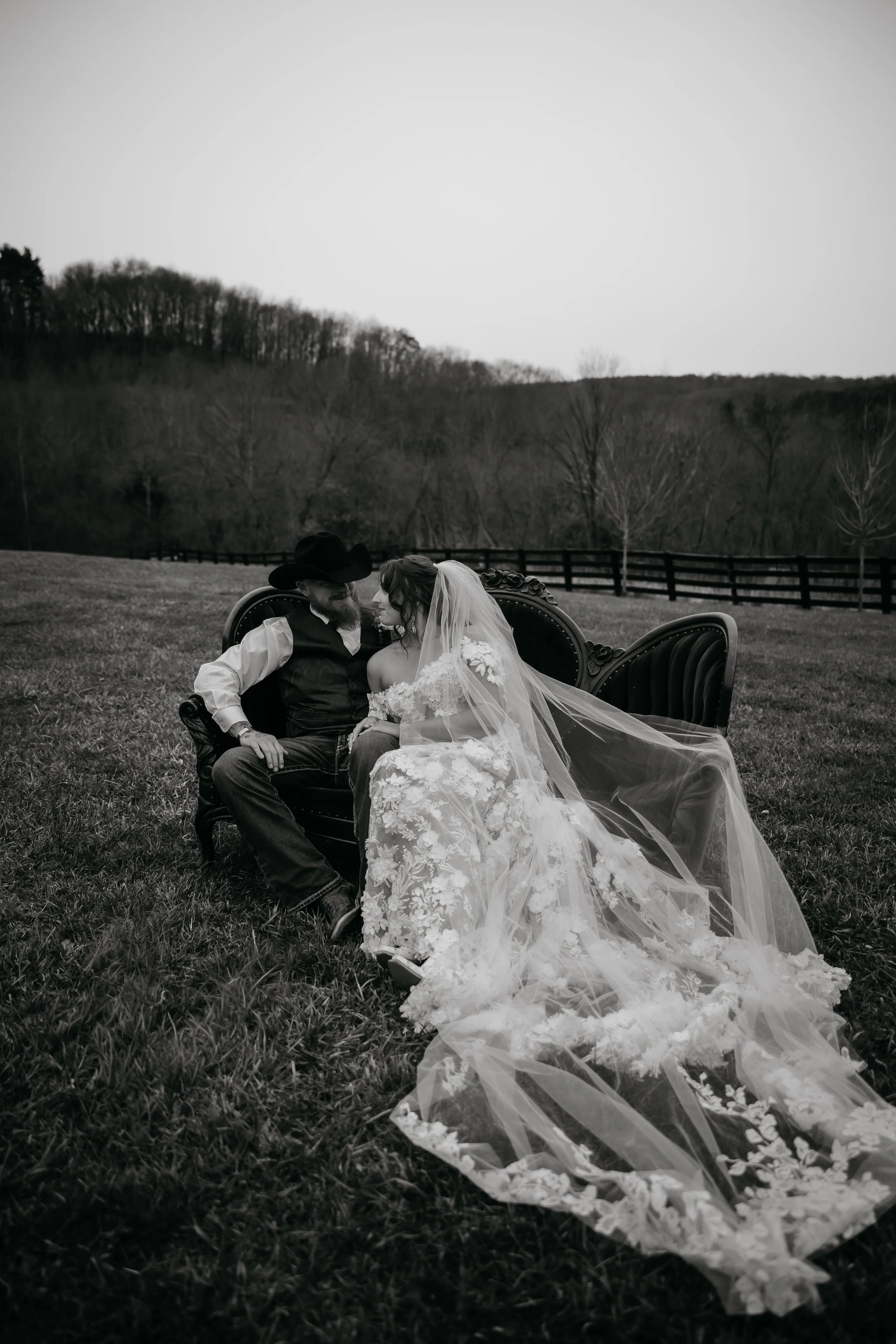 COWBOY ELEGANCE: AN WESTERN WEDDING IN DOVER OHIO