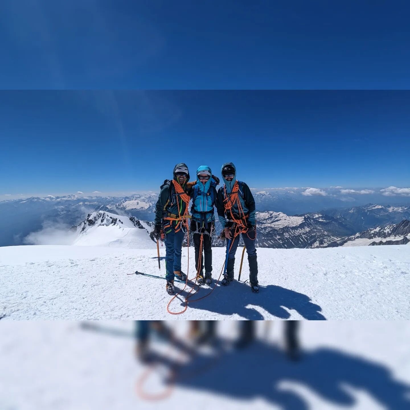 July 2023 |
We made a tour to the top of the Alps.
Preparation for it went with an acclimatization tour to Gran Paradiso (PD-) and Marbr&eacute;es Ridge Traverse(PD+/AD-). Followed by a couple days of relaxation and exploring Chamonix. Even managed t