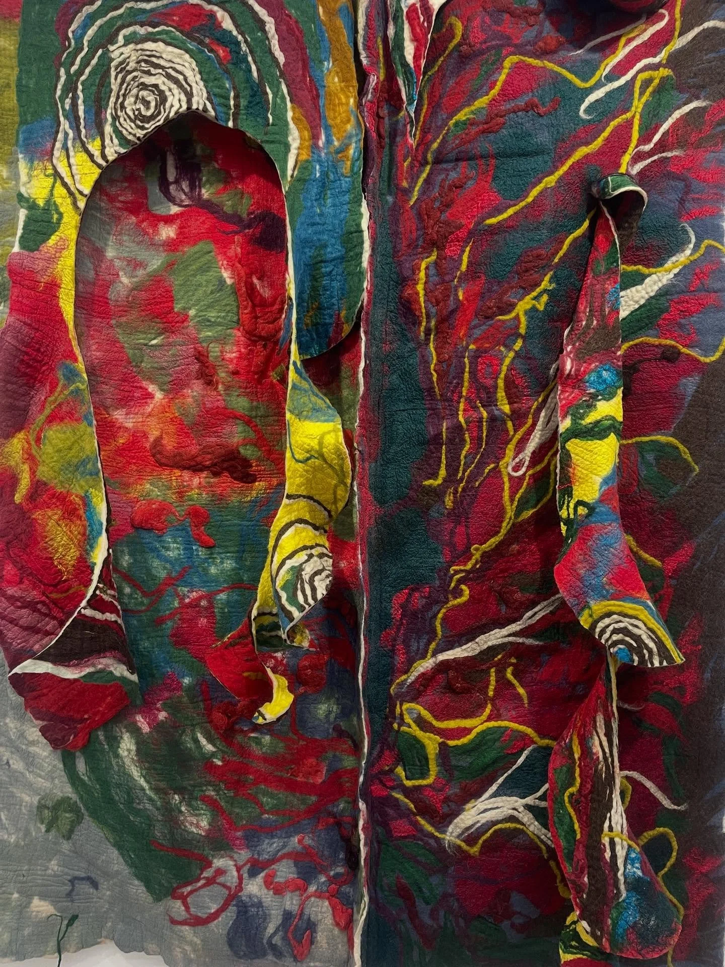 As we continue to explore our love of South Asian art it was pure joy to visit Sagarika Sundaram: Release,  a new body of work in anticipation of her institutional show at @henrymooreinstitute in Leeds in 2026. 

Her dreamy woven felt works quite lit