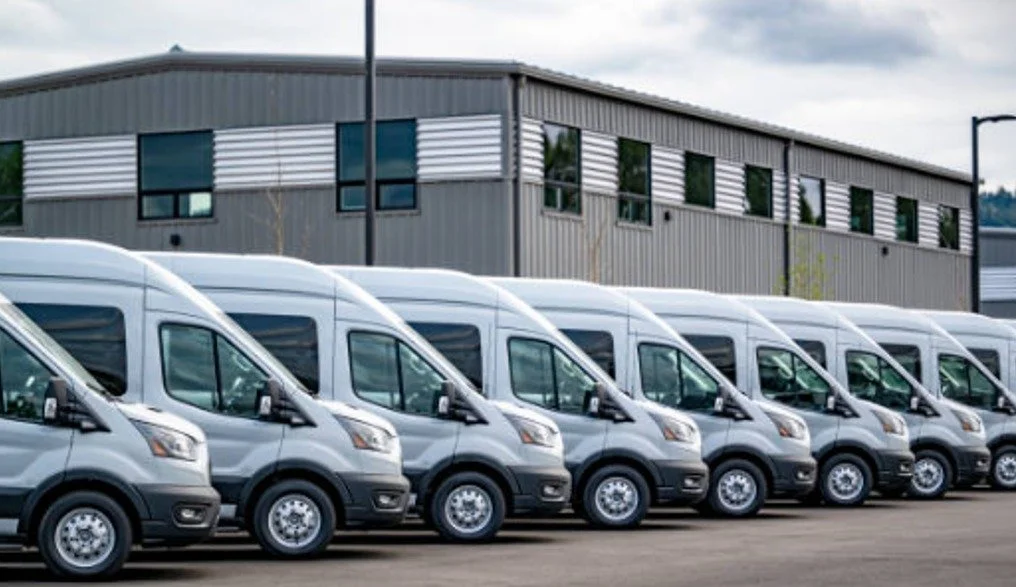 Shipping LTL vs Full Truckload: How to Choose the Right Freight Strategy for Your Business