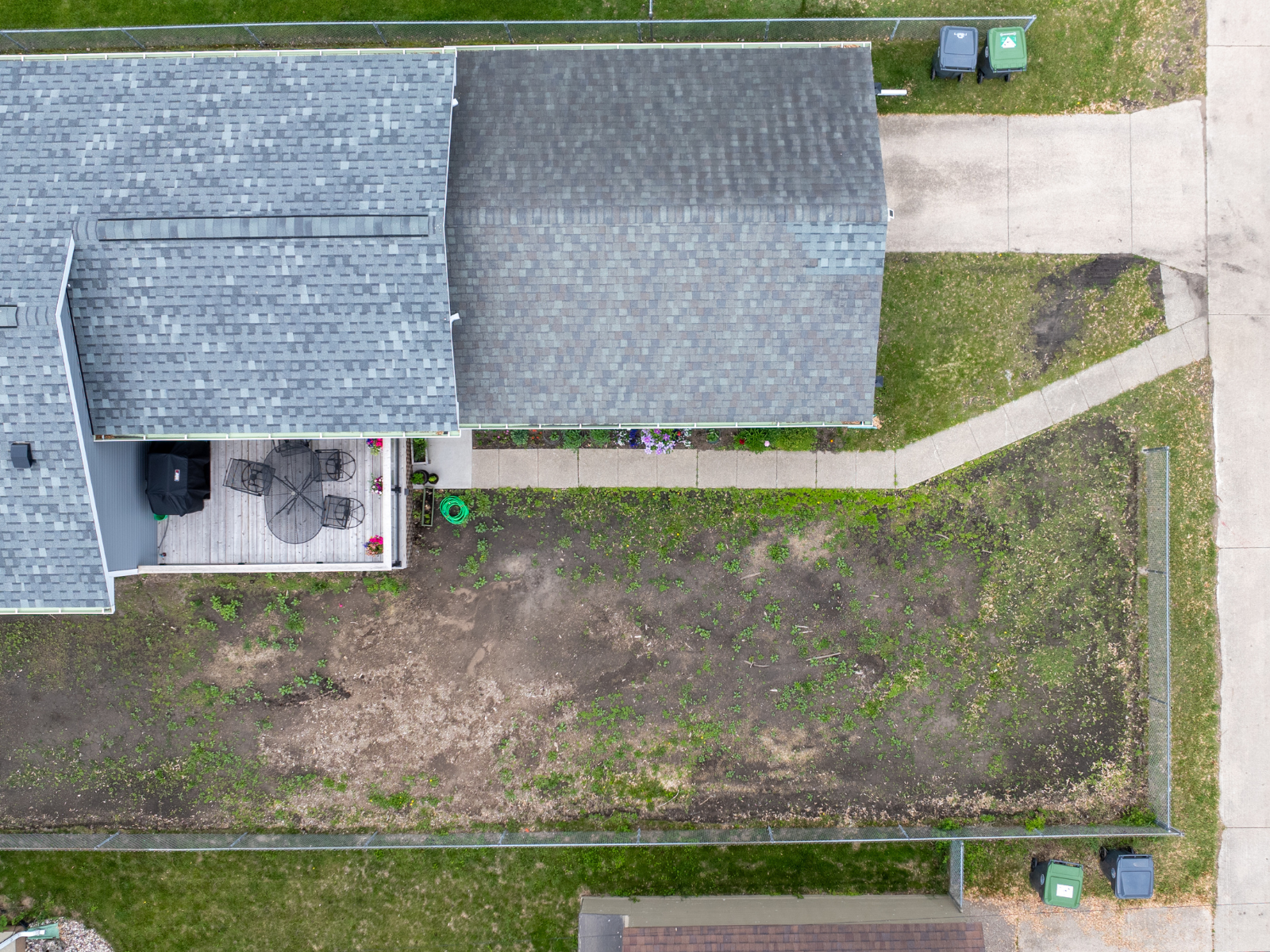 bird's eye view of house yard
