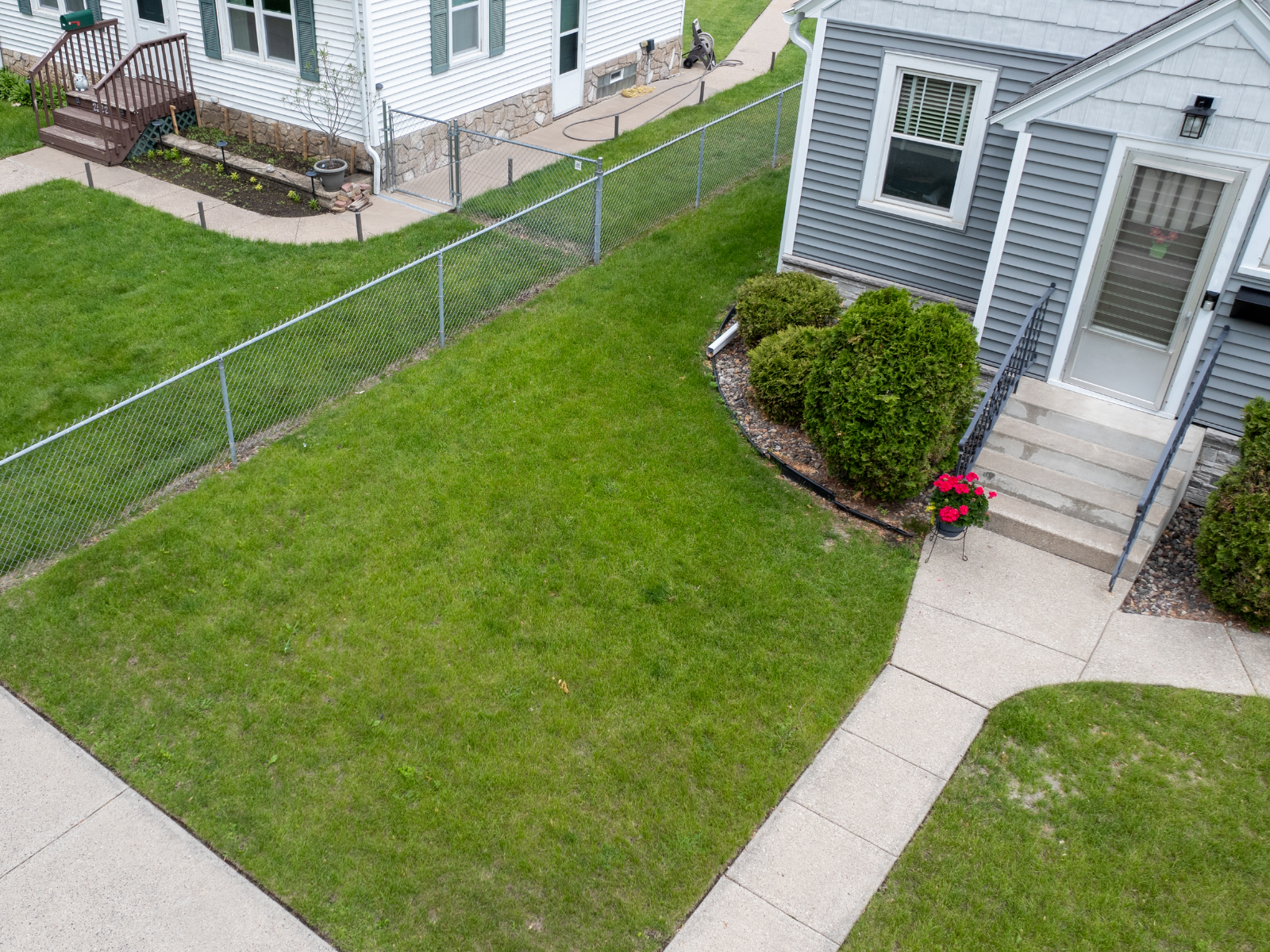 angle view of house yard