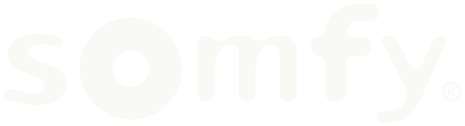Bedriftslogoen til Somfy i off-white farge.