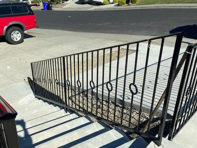 Black handrails with circle ornaments made by the iron welding expert team.