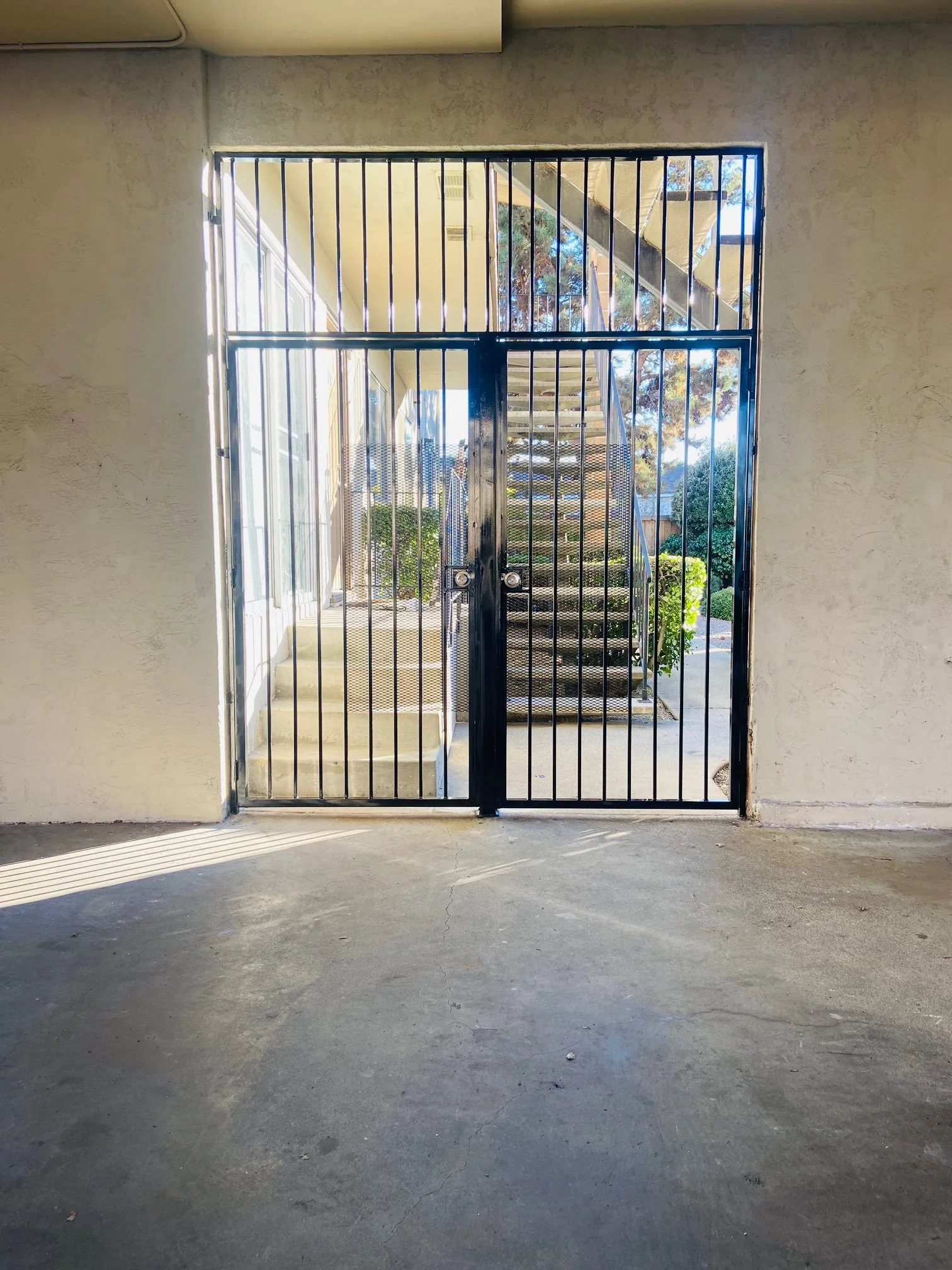 In the big house space there is a black iron gate, designed and welding for the expert in these material.