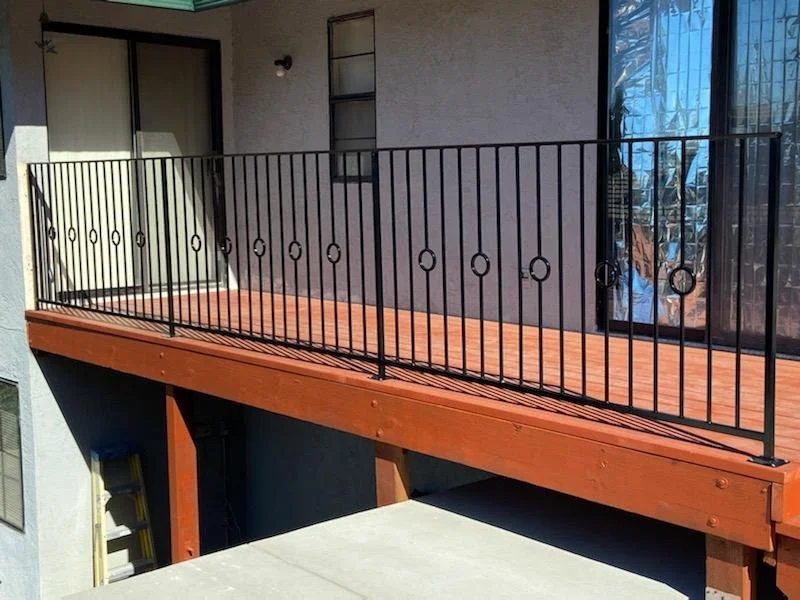 The project of black fence made with iron and welded by the expert for the security of a second floor terrace with circular details made by the professional in iron.