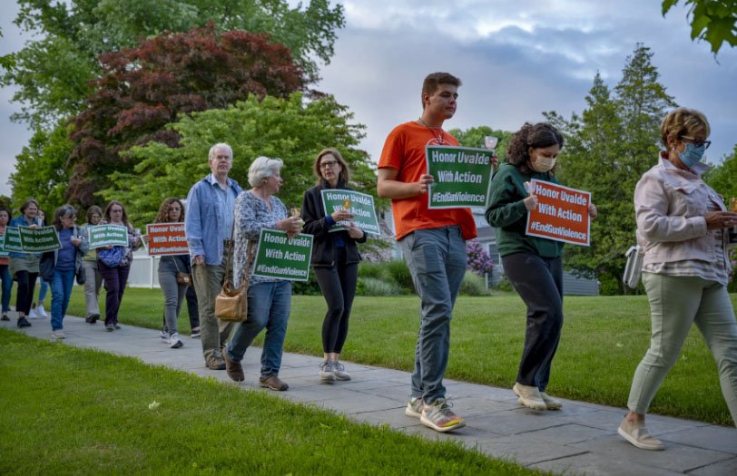 Members of the Newtown Action Alliance and Newtown Interfaith Council hold a vigil May 26, 2022, in the days after the school shooting that killed 19 school children and two teachers in Uvalde, Texas. Credit: Tyler Russell / Connecticut Public