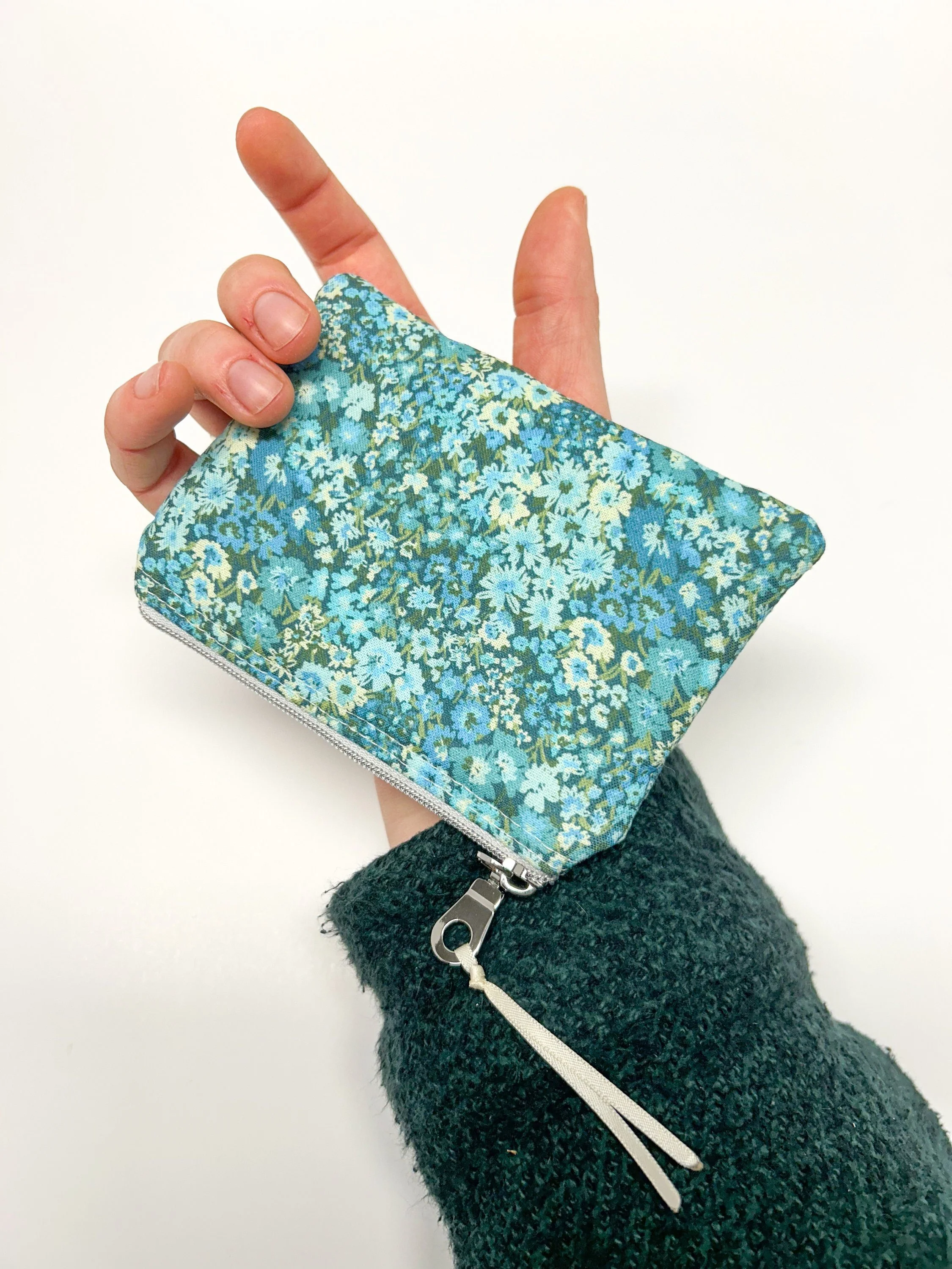 Handmade blue green floral small fabric zipper pouch, floral print purse organizer, minimalist wallet, coin purse, flat pouch with zipper