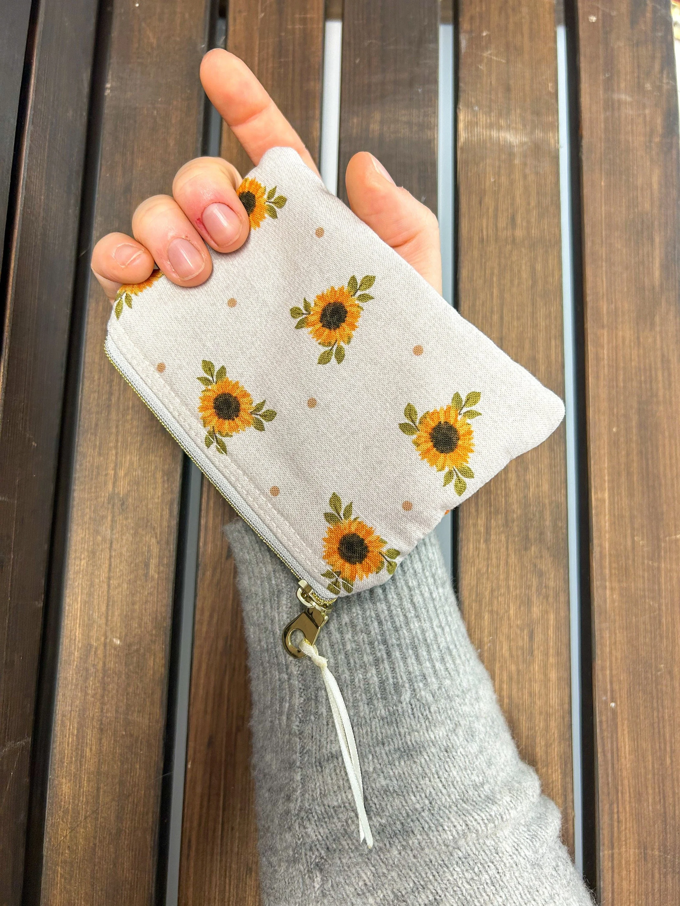Handmade sunflower small fabric zipper pouch, cream floral print purse organizer, minimalist wallet, coin purse, flat pouch with zipper